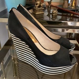 Michael by Michael KORS high wedge platform shoes. NWOT. Size 9.5 but fits 9